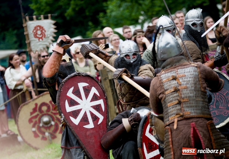Zdjęcie w galerii na portalu naszraciborz.pl: Wielka bitwa wojów na polach przez Oborą [FOTO i WIDEO] wiadomości z regionu