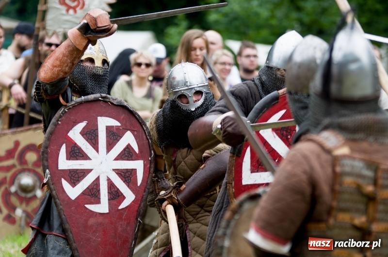 Zdjęcie w galerii na portalu naszraciborz.pl: Wielka bitwa wojów na polach przez Oborą [FOTO i WIDEO] wiadomości z regionu