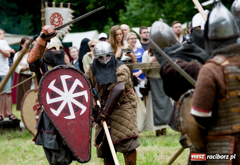 Zdjęcie w galerii na portalu naszraciborz.pl: Wielka bitwa wojów na polach przez Oborą [FOTO i WIDEO] wiadomości z regionu