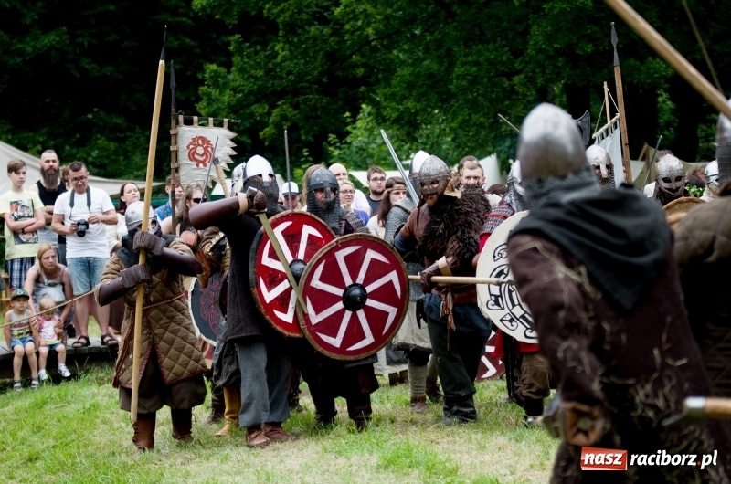 Zdjęcie w galerii na portalu naszraciborz.pl: Wielka bitwa wojów na polach przez Oborą [FOTO i WIDEO] wiadomości z regionu