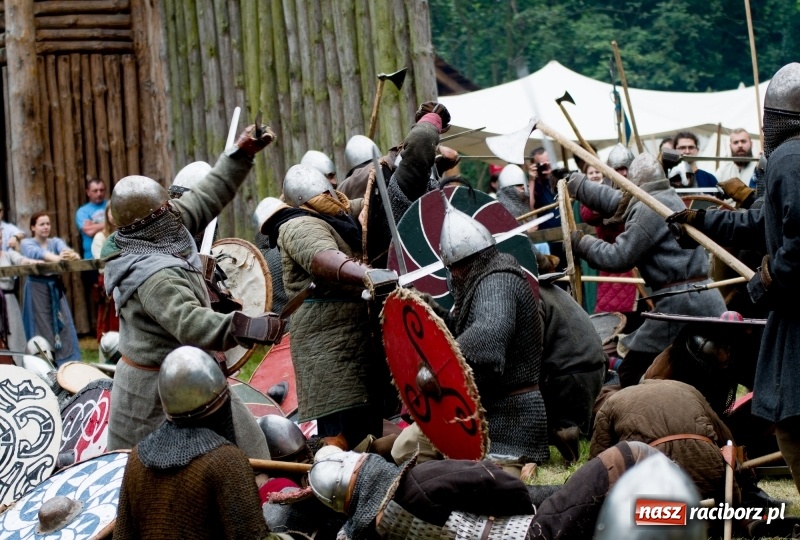 Zdjęcie w galerii na portalu naszraciborz.pl: Wielka bitwa wojów na polach przez Oborą [FOTO i WIDEO] wiadomości z regionu