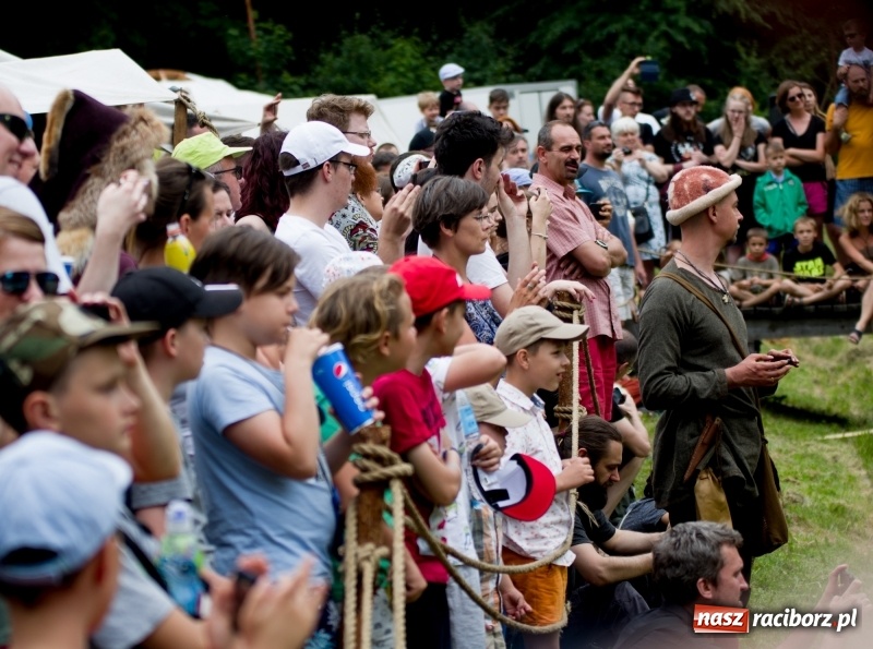 Zdjęcie w galerii na portalu naszraciborz.pl: Wielka bitwa wojów na polach przez Oborą [FOTO i WIDEO] wiadomości z regionu