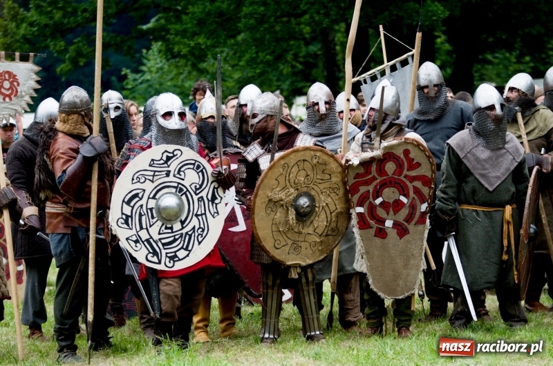 Zdjęcie w galerii na portalu naszraciborz.pl: Wielka bitwa wojów na polach przez Oborą [FOTO i WIDEO] wiadomości z regionu