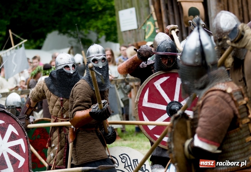 Zdjęcie w galerii na portalu naszraciborz.pl: Wielka bitwa wojów na polach przez Oborą [FOTO i WIDEO] wiadomości z regionu