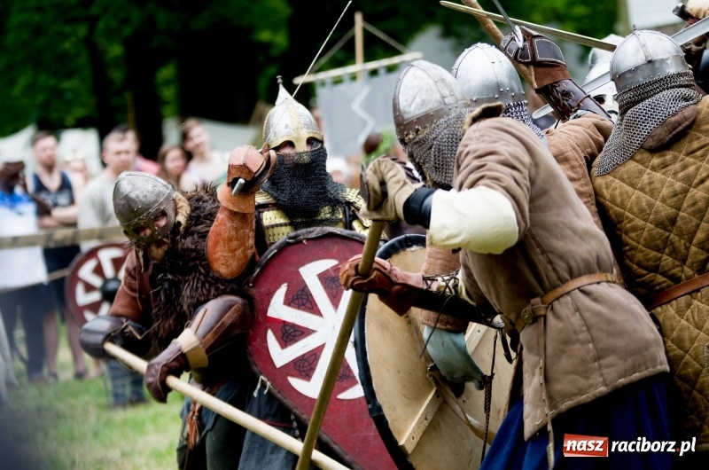 Zdjęcie w galerii na portalu naszraciborz.pl: Wielka bitwa wojów na polach przez Oborą [FOTO i WIDEO] wiadomości z regionu