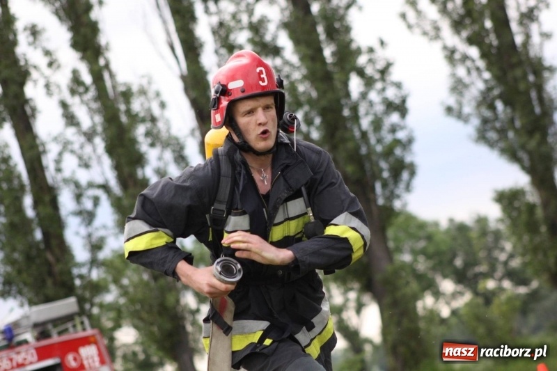 Zdjęcie w galerii na portalu naszraciborz.pl: Niezłomny strażak - rywalizacja w Wojnowicach [FOTO i WIDEO] wiadomości z regionu