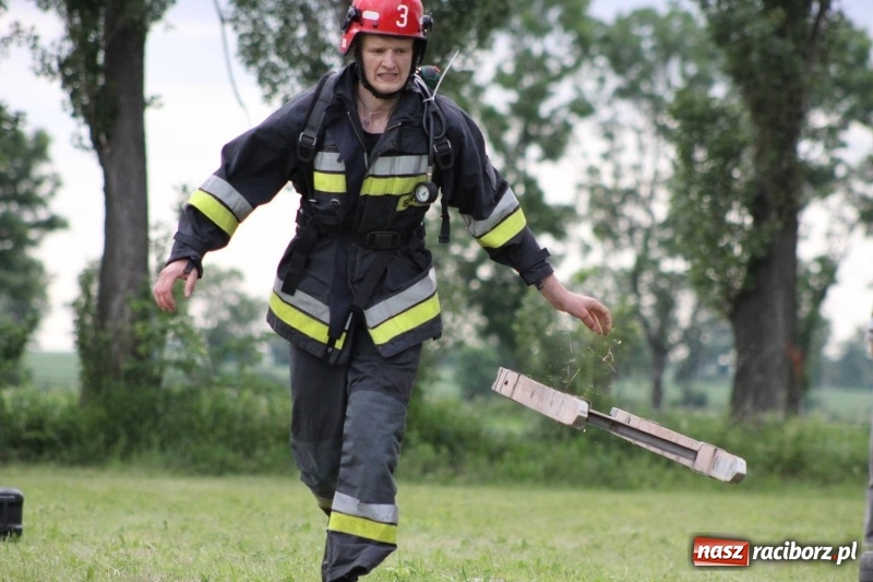 Zdjęcie w galerii na portalu naszraciborz.pl: Niezłomny strażak - rywalizacja w Wojnowicach [FOTO i WIDEO] wiadomości z regionu