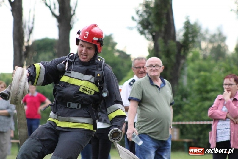 Zdjęcie w galerii na portalu naszraciborz.pl: Niezłomny strażak - rywalizacja w Wojnowicach [FOTO i WIDEO] wiadomości z regionu