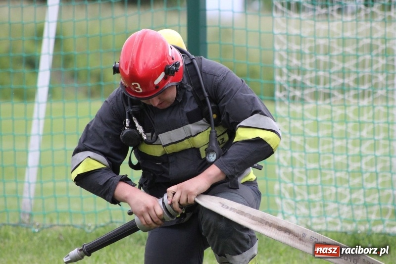 Zdjęcie w galerii na portalu naszraciborz.pl: Niezłomny strażak - rywalizacja w Wojnowicach [FOTO i WIDEO] wiadomości z regionu