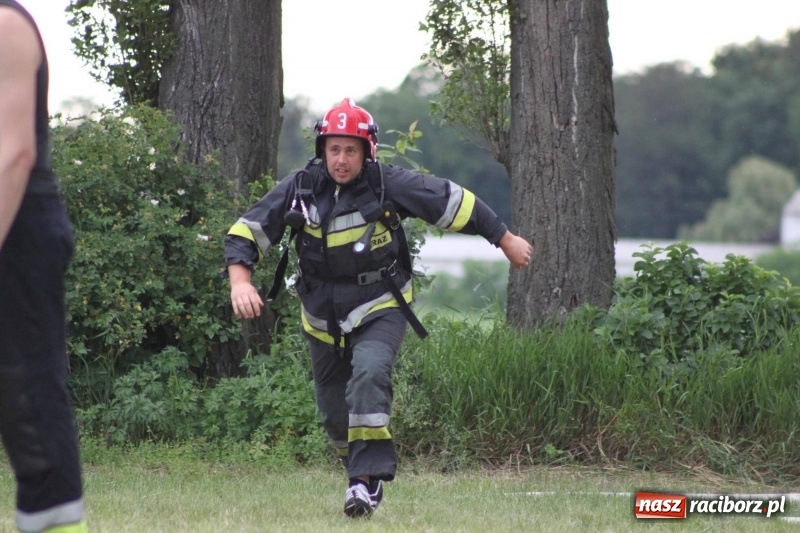 Zdjęcie w galerii na portalu naszraciborz.pl: Niezłomny strażak - rywalizacja w Wojnowicach [FOTO i WIDEO] wiadomości z regionu
