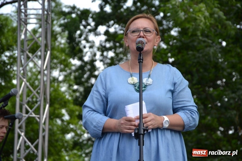 Zdjęcie w galerii na portalu naszraciborz.pl: Węgrzy, Słowacy i Ukraińcy zatańczyli na zamku  wiadomości z regionu