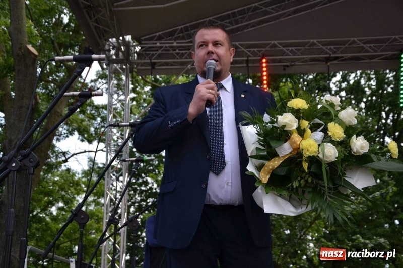 Zdjęcie w galerii na portalu naszraciborz.pl: Węgrzy, Słowacy i Ukraińcy zatańczyli na zamku  wiadomości z regionu