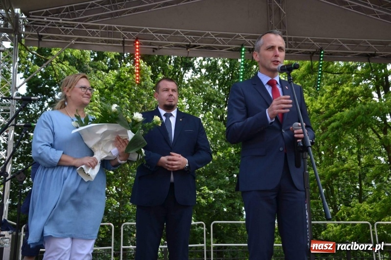 Zdjęcie w galerii na portalu naszraciborz.pl: Węgrzy, Słowacy i Ukraińcy zatańczyli na zamku  wiadomości z regionu