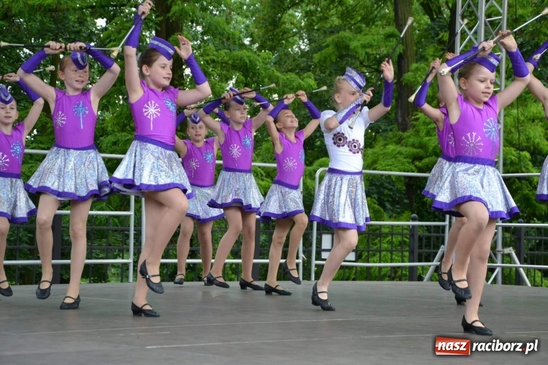 Zdjęcie w galerii na portalu naszraciborz.pl: Węgrzy, Słowacy i Ukraińcy zatańczyli na zamku  wiadomości z regionu