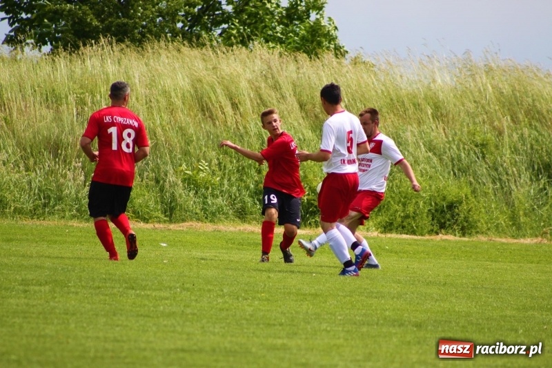 Zdjęcie w galerii na portalu naszraciborz.pl: Derby dorzecza Psiny. Wojnowice kontra Cyprzanów  wiadomości z regionu