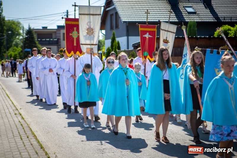 Zdjęcie w galerii na portalu naszraciborz.pl: Stara Wieś przeżywa prymicje księdza Rafała Kurka  wiadomości z regionu