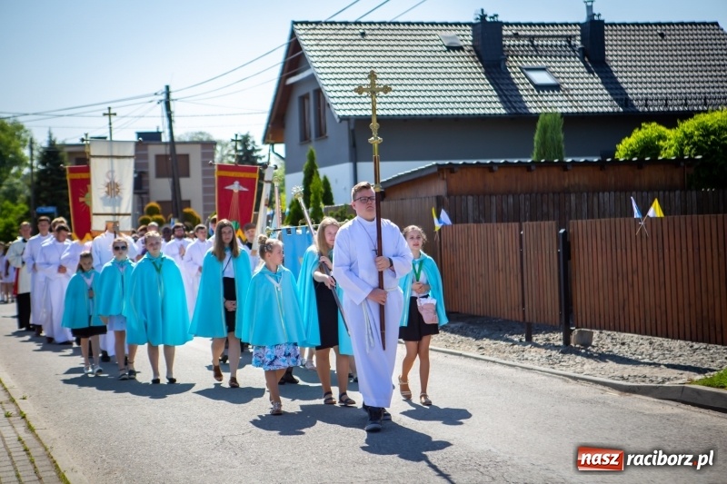 Zdjęcie w galerii na portalu naszraciborz.pl: Stara Wieś przeżywa prymicje księdza Rafała Kurka  wiadomości z regionu