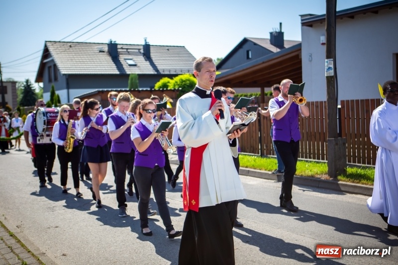 Zdjęcie w galerii na portalu naszraciborz.pl: Stara Wieś przeżywa prymicje księdza Rafała Kurka  wiadomości z regionu