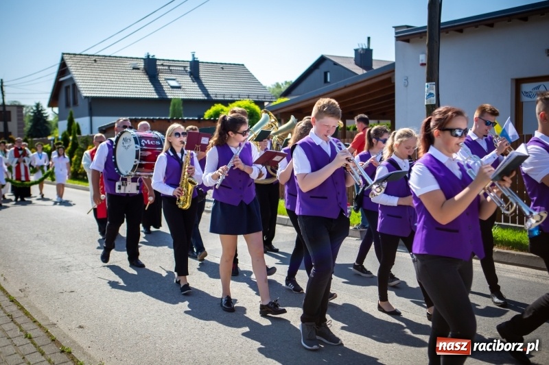 Zdjęcie w galerii na portalu naszraciborz.pl: Stara Wieś przeżywa prymicje księdza Rafała Kurka  wiadomości z regionu