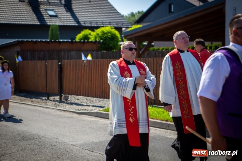 Zdjęcie w galerii na portalu naszraciborz.pl: Stara Wieś przeżywa prymicje księdza Rafała Kurka  wiadomości z regionu