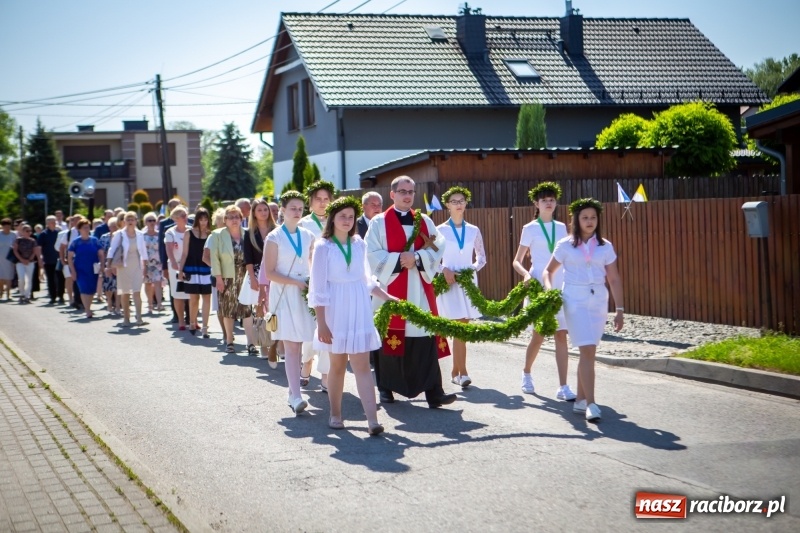 Zdjęcie w galerii na portalu naszraciborz.pl: Stara Wieś przeżywa prymicje księdza Rafała Kurka  wiadomości z regionu