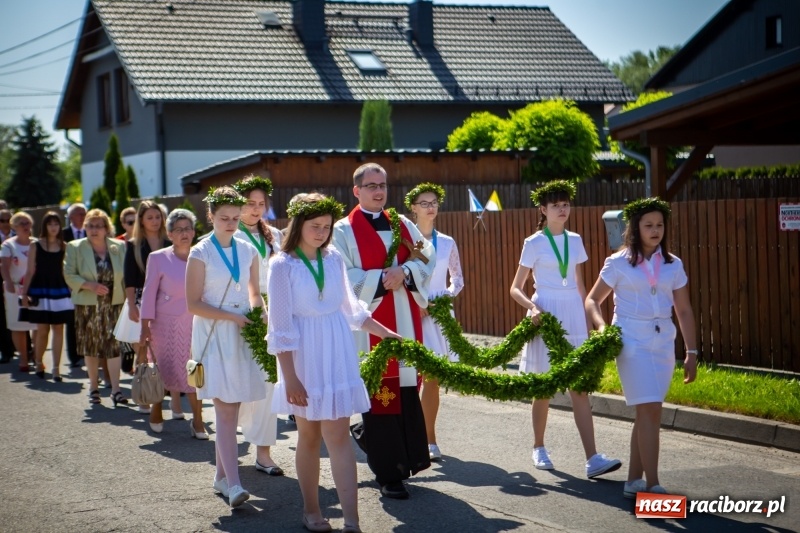 Zdjęcie w galerii na portalu naszraciborz.pl: Stara Wieś przeżywa prymicje księdza Rafała Kurka  wiadomości z regionu