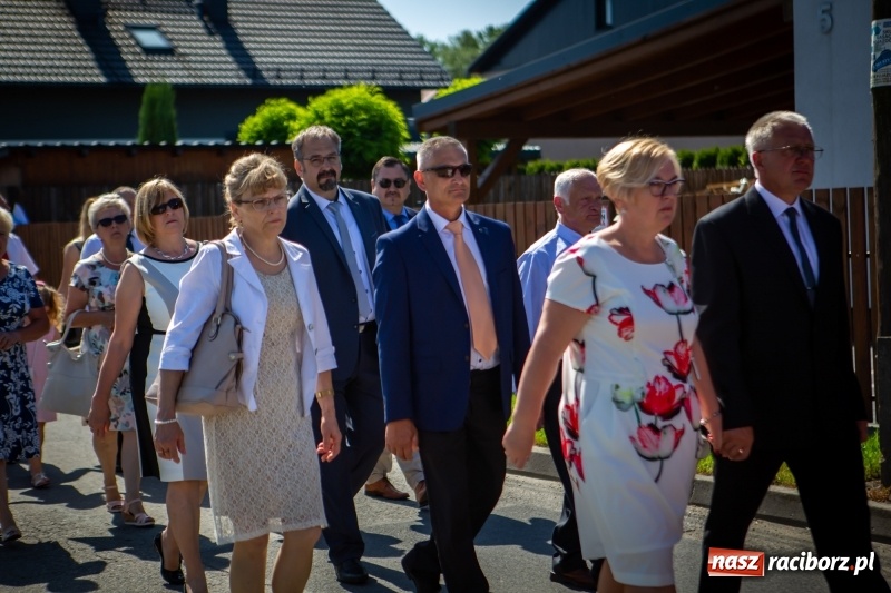 Zdjęcie w galerii na portalu naszraciborz.pl: Stara Wieś przeżywa prymicje księdza Rafała Kurka  wiadomości z regionu