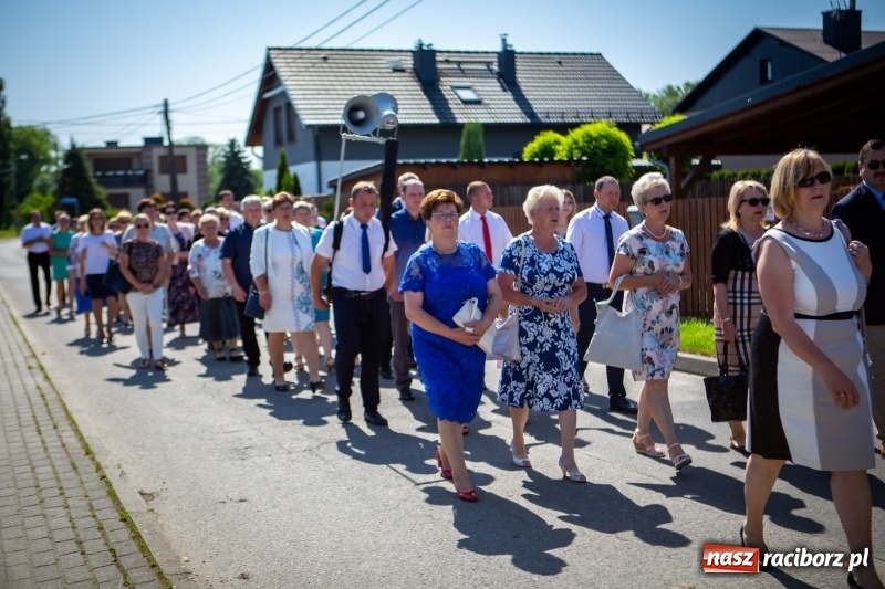Zdjęcie w galerii na portalu naszraciborz.pl: Stara Wieś przeżywa prymicje księdza Rafała Kurka  wiadomości z regionu