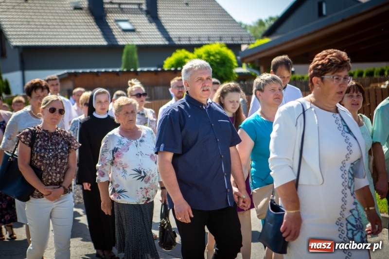 Zdjęcie w galerii na portalu naszraciborz.pl: Stara Wieś przeżywa prymicje księdza Rafała Kurka  wiadomości z regionu
