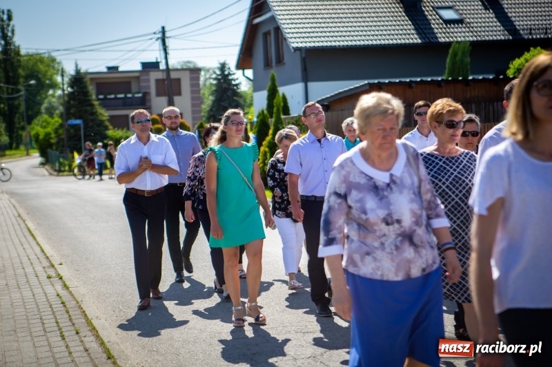 Zdjęcie w galerii na portalu naszraciborz.pl: Stara Wieś przeżywa prymicje księdza Rafała Kurka  wiadomości z regionu
