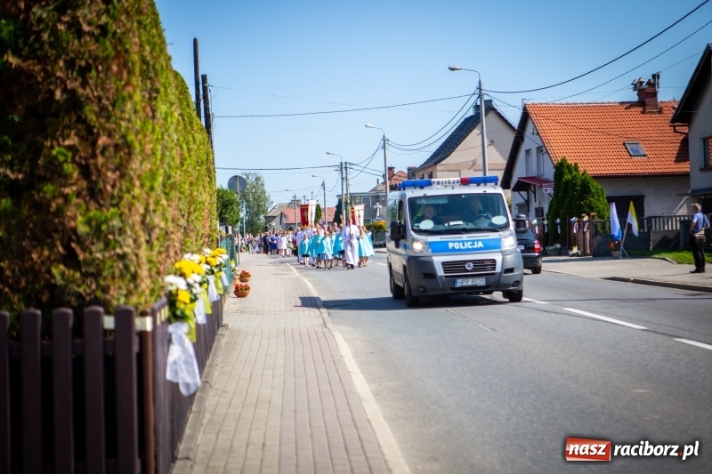 Zdjęcie w galerii na portalu naszraciborz.pl: Stara Wieś przeżywa prymicje księdza Rafała Kurka  wiadomości z regionu