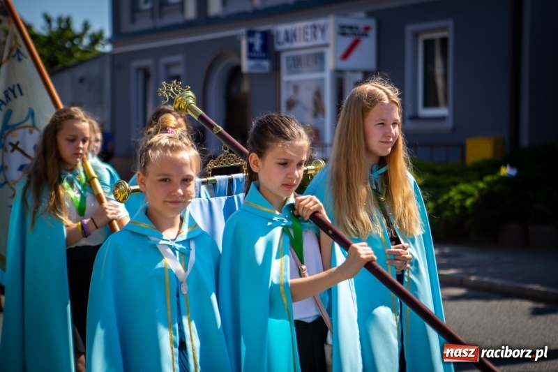 Zdjęcie w galerii na portalu naszraciborz.pl: Stara Wieś przeżywa prymicje księdza Rafała Kurka  wiadomości z regionu