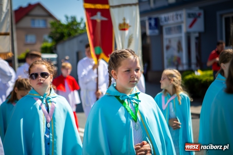 Zdjęcie w galerii na portalu naszraciborz.pl: Stara Wieś przeżywa prymicje księdza Rafała Kurka  wiadomości z regionu