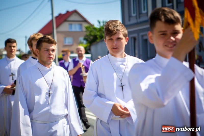 Zdjęcie w galerii na portalu naszraciborz.pl: Stara Wieś przeżywa prymicje księdza Rafała Kurka  wiadomości z regionu