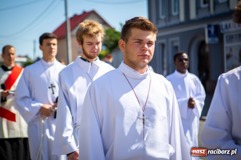 Zdjęcie w galerii na portalu naszraciborz.pl: Stara Wieś przeżywa prymicje księdza Rafała Kurka  wiadomości z regionu