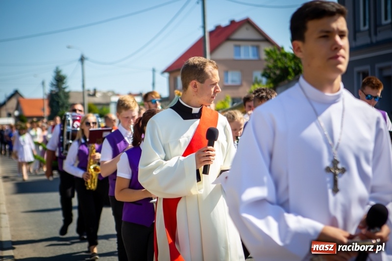 Zdjęcie w galerii na portalu naszraciborz.pl: Stara Wieś przeżywa prymicje księdza Rafała Kurka  wiadomości z regionu