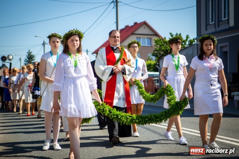 Zdjęcie w galerii na portalu naszraciborz.pl: Stara Wieś przeżywa prymicje księdza Rafała Kurka  wiadomości z regionu