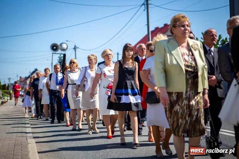 Zdjęcie w galerii na portalu naszraciborz.pl: Stara Wieś przeżywa prymicje księdza Rafała Kurka  wiadomości z regionu