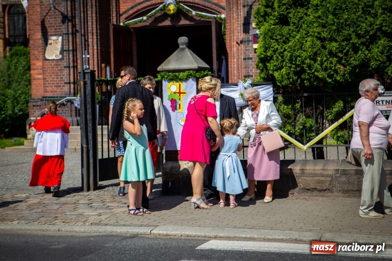 Zdjęcie w galerii na portalu naszraciborz.pl: Stara Wieś przeżywa prymicje księdza Rafała Kurka  wiadomości z regionu