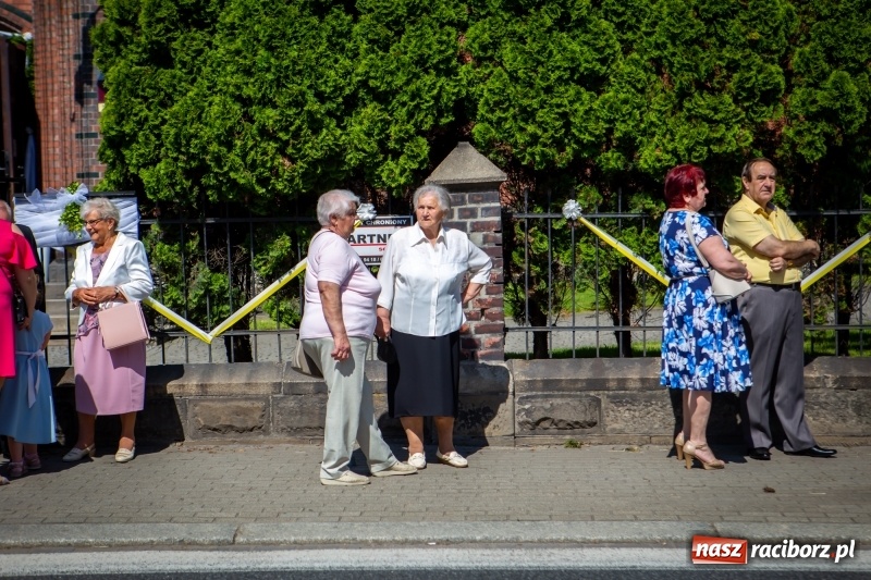 Zdjęcie w galerii na portalu naszraciborz.pl: Stara Wieś przeżywa prymicje księdza Rafała Kurka  wiadomości z regionu