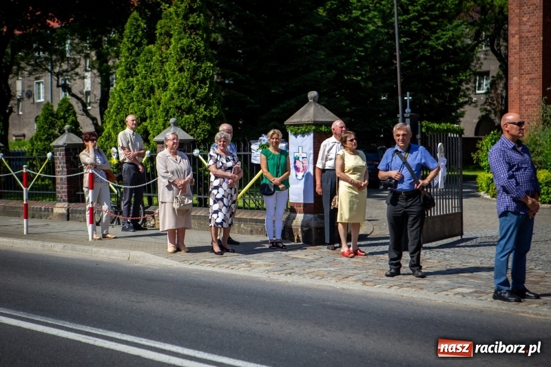 Zdjęcie w galerii na portalu naszraciborz.pl: Stara Wieś przeżywa prymicje księdza Rafała Kurka  wiadomości z regionu