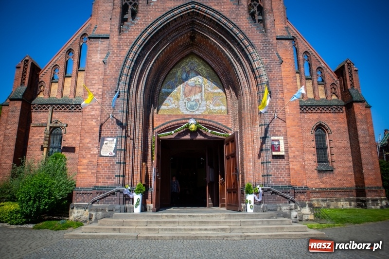 Zdjęcie w galerii na portalu naszraciborz.pl: Stara Wieś przeżywa prymicje księdza Rafała Kurka  wiadomości z regionu