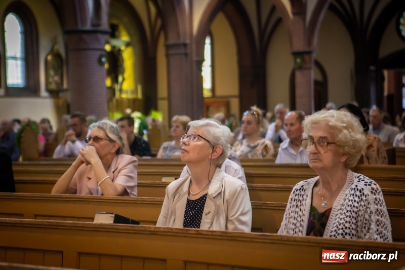Zdjęcie w galerii na portalu naszraciborz.pl: Stara Wieś przeżywa prymicje księdza Rafała Kurka  wiadomości z regionu