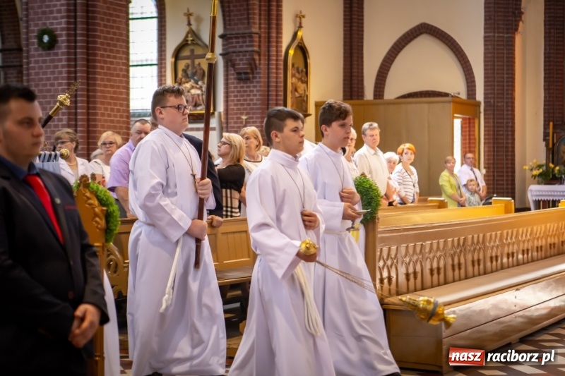 Zdjęcie w galerii na portalu naszraciborz.pl: Stara Wieś przeżywa prymicje księdza Rafała Kurka  wiadomości z regionu