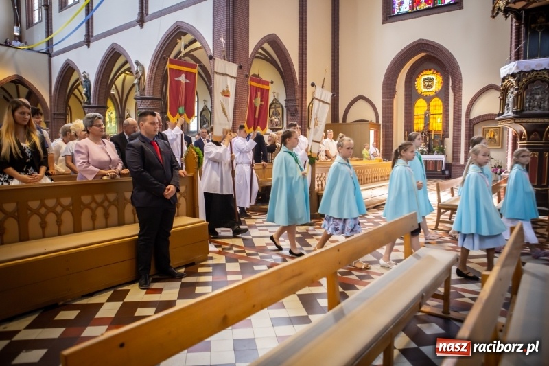 Zdjęcie w galerii na portalu naszraciborz.pl: Stara Wieś przeżywa prymicje księdza Rafała Kurka  wiadomości z regionu