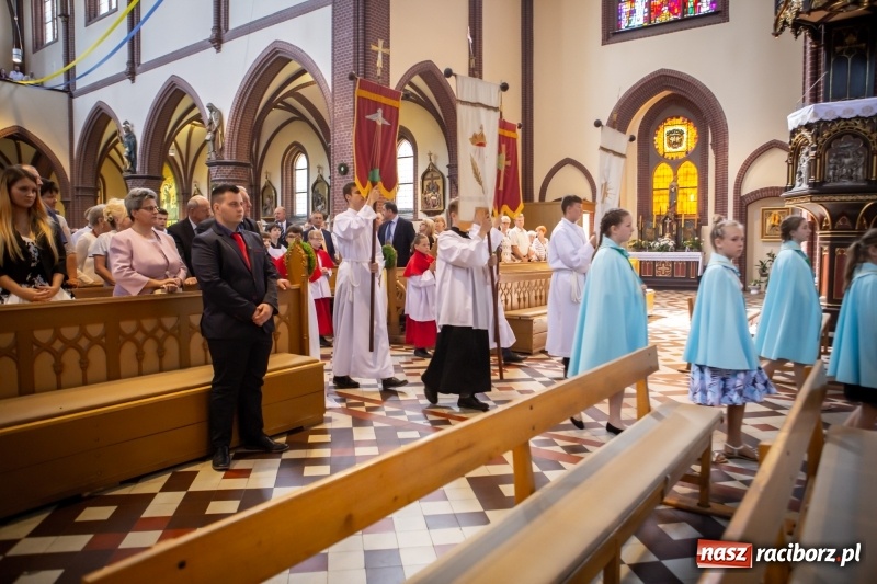 Zdjęcie w galerii na portalu naszraciborz.pl: Stara Wieś przeżywa prymicje księdza Rafała Kurka  wiadomości z regionu