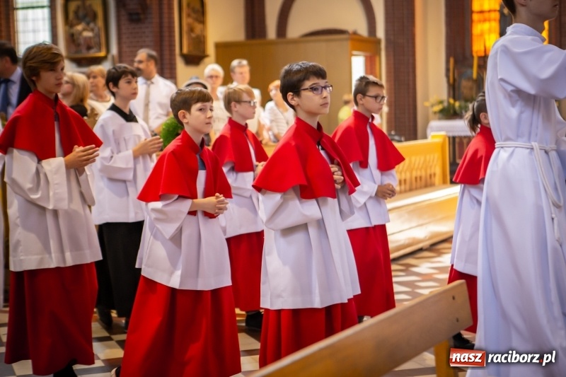 Zdjęcie w galerii na portalu naszraciborz.pl: Stara Wieś przeżywa prymicje księdza Rafała Kurka  wiadomości z regionu