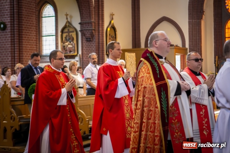 Zdjęcie w galerii na portalu naszraciborz.pl: Stara Wieś przeżywa prymicje księdza Rafała Kurka  wiadomości z regionu
