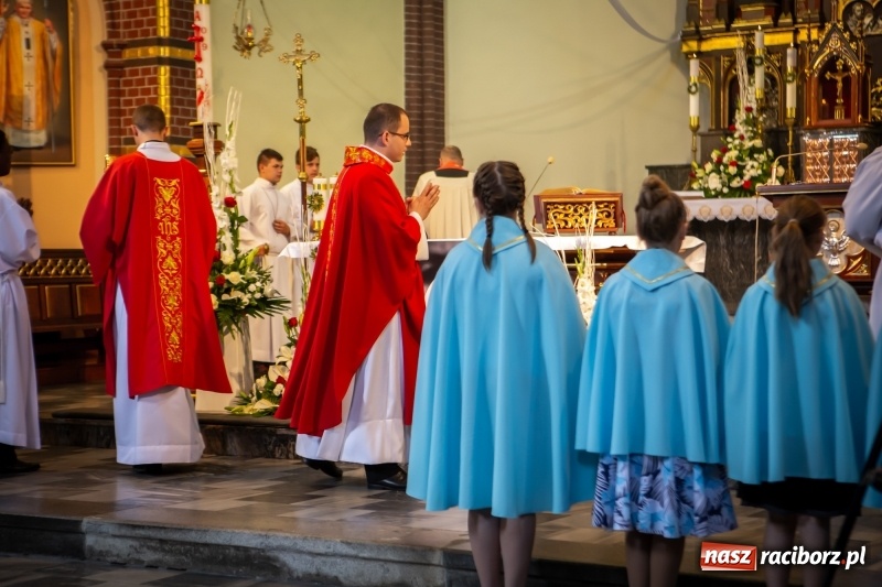 Zdjęcie w galerii na portalu naszraciborz.pl: Stara Wieś przeżywa prymicje księdza Rafała Kurka  wiadomości z regionu