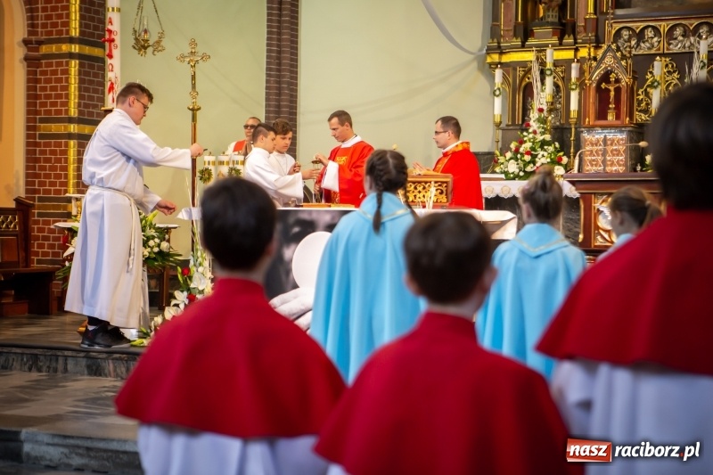 Zdjęcie w galerii na portalu naszraciborz.pl: Stara Wieś przeżywa prymicje księdza Rafała Kurka  wiadomości z regionu